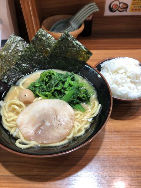 「ラーメン」@横浜家系ラーメン 壱角家 新宿5丁目店の写真
