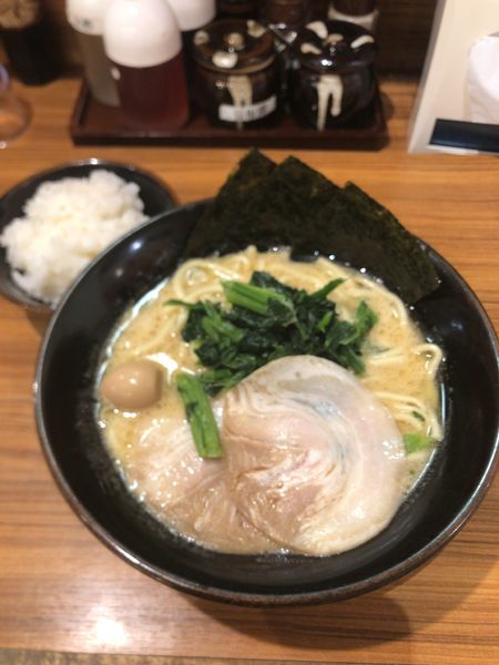 「ラーメン」@横浜家系ラーメン 壱角家 新宿5丁目店の写真
