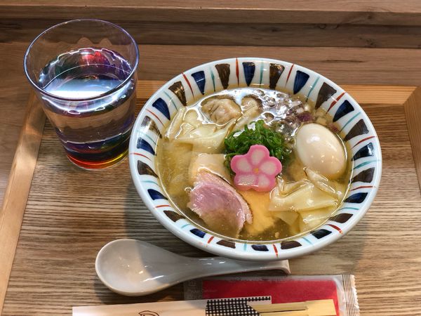 「淡麗わんたんえびそば+味玉+大盛り(ポイントカードの特典で)」@えびそば 緋彩の写真