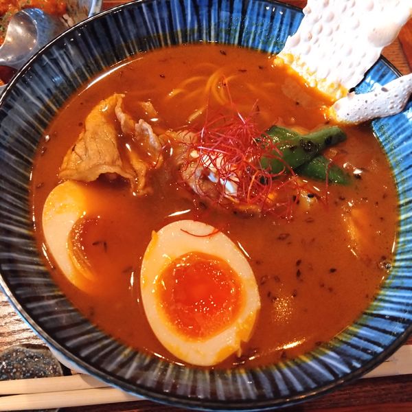 「【限定】スパイシーカレーラーメン980円、味玉100円他」@Omirukの写真