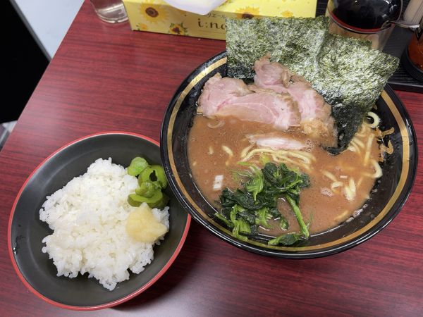 「ラーメン＋無料ライス」@麺家 紫極 大泉学園店の写真
