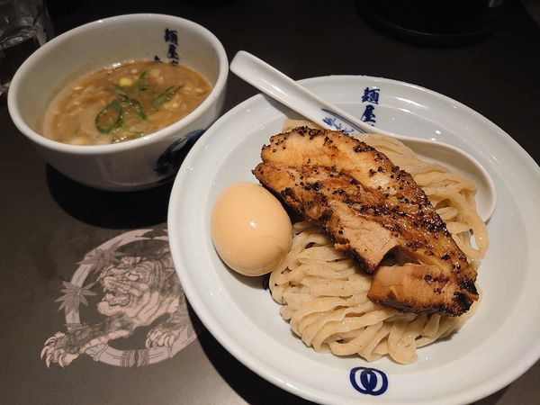 「濃厚虎嘯つけ麺(1340円)」@麺屋武蔵 虎嘯の写真