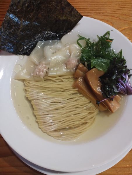 「透明醤油ラーメン(細麺)(ねぎ玉鶏そぼろ丼)」@アンドレカンドレラーメンの写真