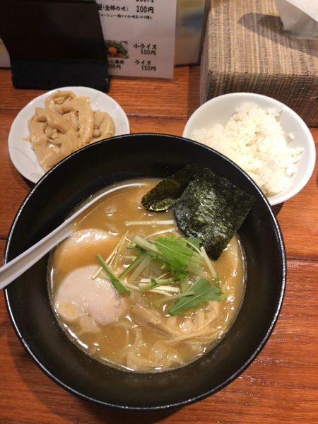 「濃厚醤油鶏そば」@鶏そば みた葉の写真