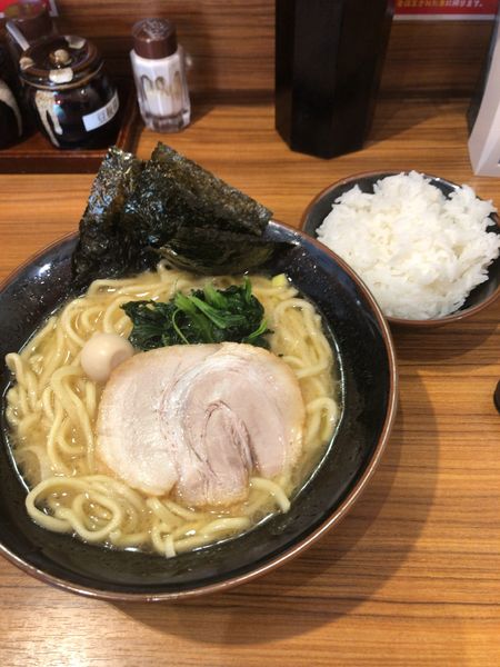 「ラーメン」@横浜家系ラーメン 壱角家 新宿5丁目店の写真