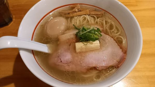 「らーめん塩(味玉)」@川の先の上の写真