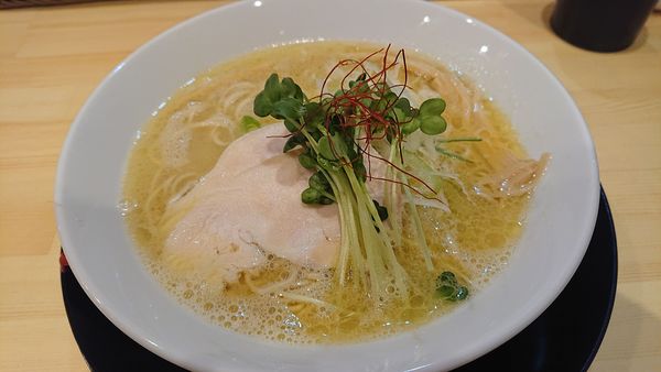 「鶏白湯ラーメン塩+替玉(250円)」@鶏白湯ラーメン ぱいず オリオン通り店の写真