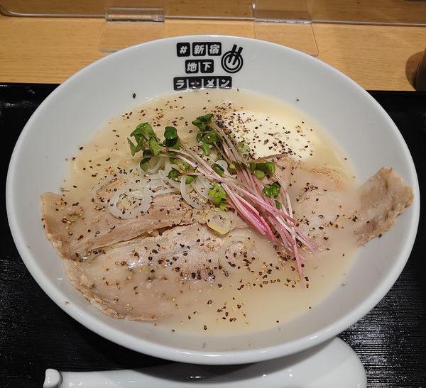 「トロける鶏そばフロマージュ(1000円)」@#新宿地下ラーメンの写真