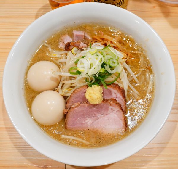 「味噌らーめん＋もやし＋煮玉子×2＋ビール（中瓶）」@三ん寅の写真