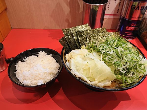 「九条ネギのりラーメン キャベツ ごはん」@横浜家系ラーメン 大﨑家の写真