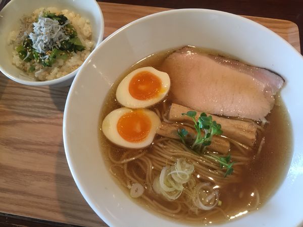 「味玉白醤油らーめん＋しらすご飯（1280円）」@ラーメン ニュー松戸の写真