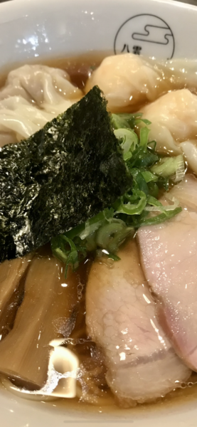 「ワンタン麺黒」@八雲の写真