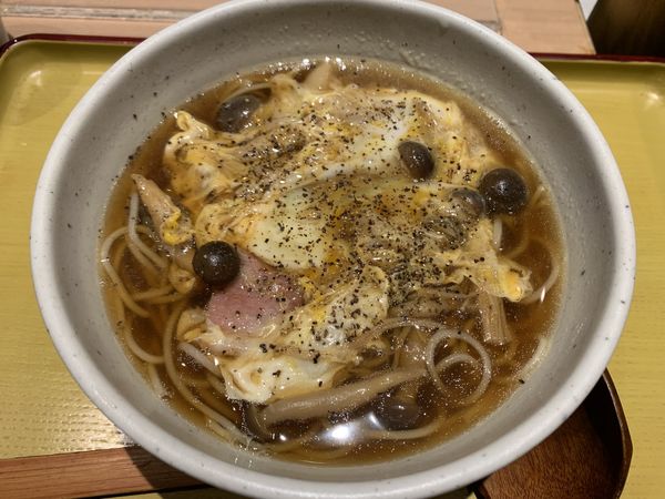 「鴨ときのこの卵とじそば(640円)」@うちそば 芝浦二丁目店の写真