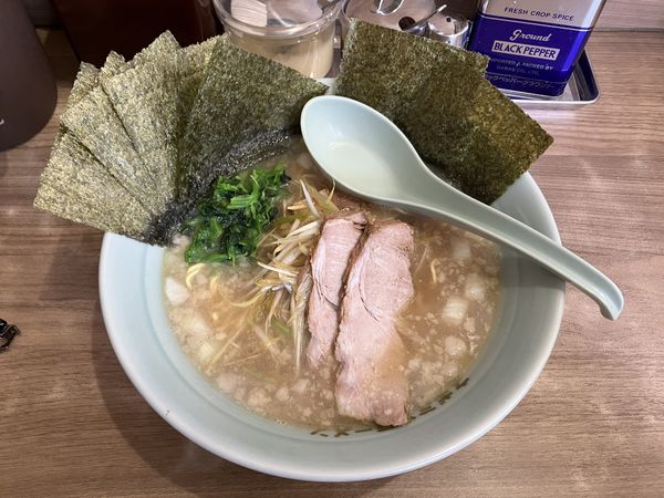 「ネギラーメン中盛り板海苔チャーシュー2枚トピ」@ラーメンショップ 堀割店の写真