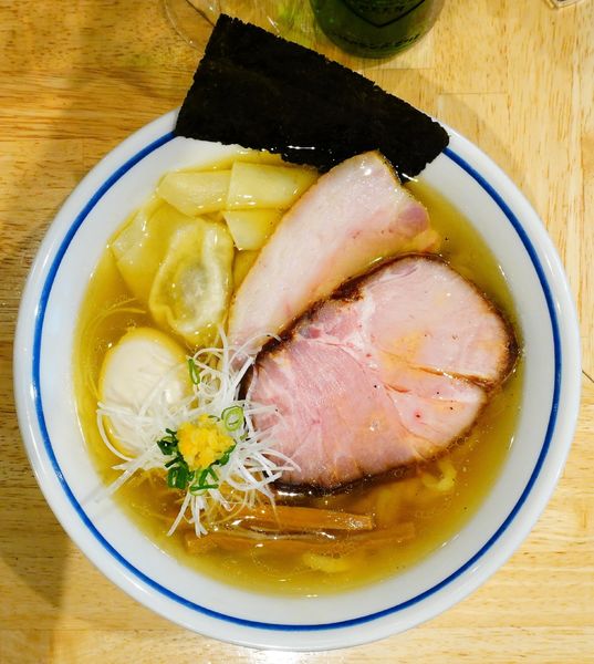 「煮玉子ワンタン（ハーフ）中華そば（塩）＋ビール（小瓶）」@手打式超多加水麺 ののくらの写真