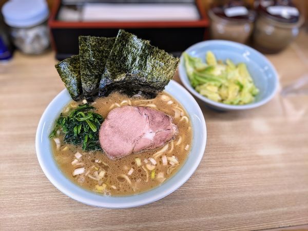 「ラーメン(並)＋味付キャベツ」@奥津家の写真