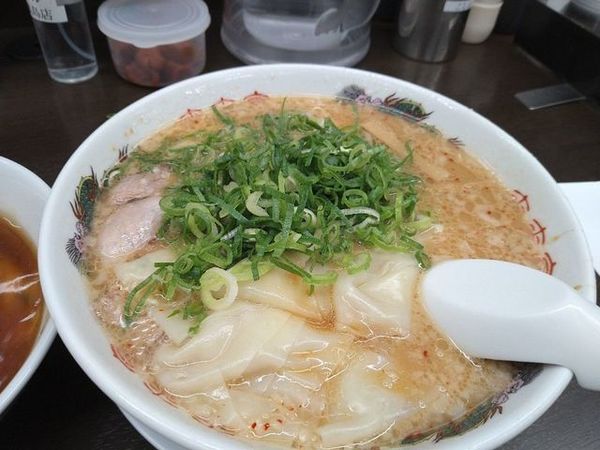 「こってりラーメン（ワンタントッピング）」@来来亭 槇島店の写真