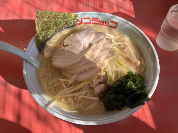 「ネギ味噌チャーシュー麺中盛り」@新ラーメンショップ 狭山本部の写真