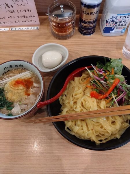 「背脂生姜醤油」@小麦と肉 桃の木の写真