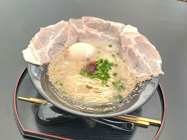 「廣島豚骨拉麺（＋金行特製煮たまご＋レアチャーシュー）」@らーめん 金行 富士山総本店の写真