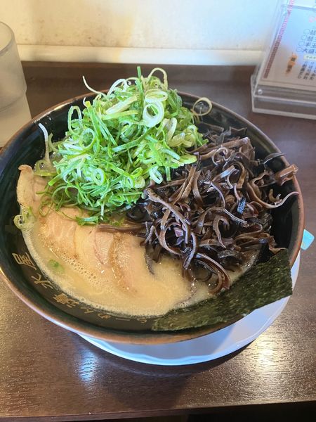 「清水屋ラーメン　青ネギ&キクラゲ」@博多らーめん 清水屋 姫宮店の写真