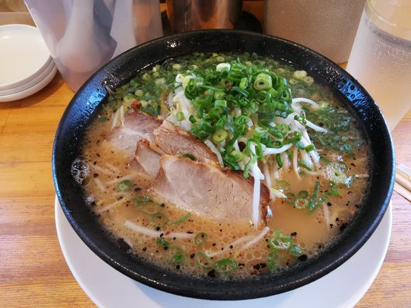 「指宿豚骨ラーメン～かさね～」@麺屋二郎 指宿駅前店の写真