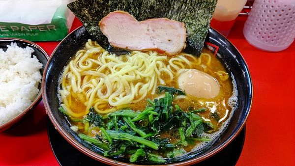 「ラーメン（中盛、味玉）」@IEKEI_TOKYO 王道家直系の写真