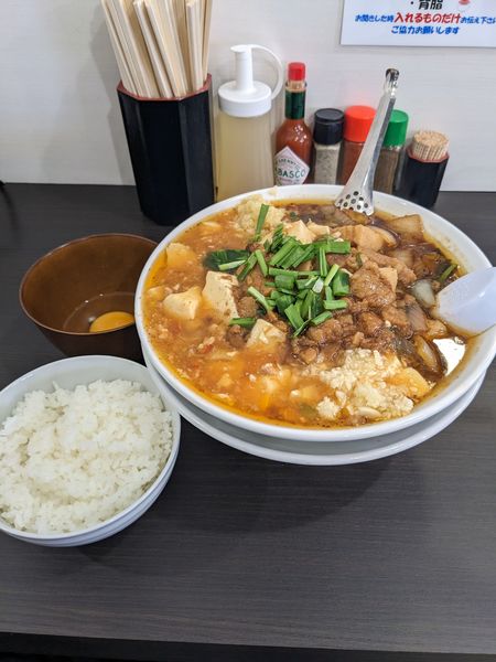 「笑店スタ満（麺少なめ）＋小ライス＋生玉子」@元祖スタミナ満点らーめんすず鬼 狭山ヶ丘分店の写真