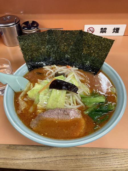 「辛味噌キャベツラーメン中　カタメ」@梅浜亭の写真