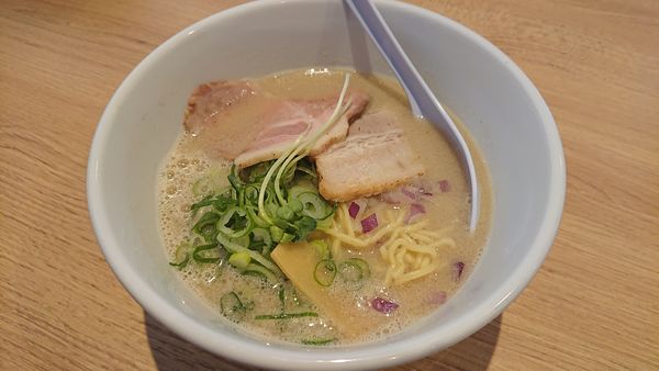 「貝出汁豚骨らーめん」@大餃列の写真