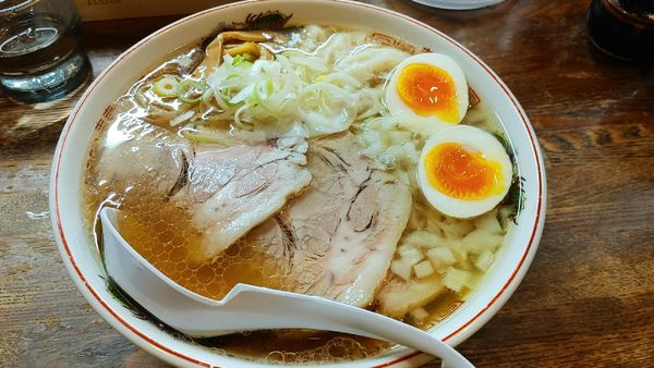 「お得!!全部乗せ　醤油」@らあめん 寸八 総本店の写真