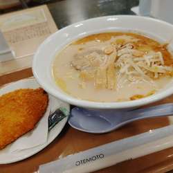 白富士ラーメン８１０円＋アジフライ１７０円