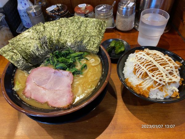 「醤油豚骨 大盛」@らーめん三郷家の写真