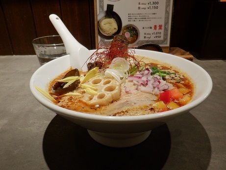 「スパイスラーメン」@スパイスラーメン点と線. 狸小路店の写真