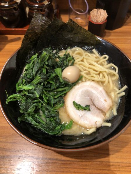 「ラーメン」@横浜家系ラーメン 壱角家 新宿5丁目店の写真