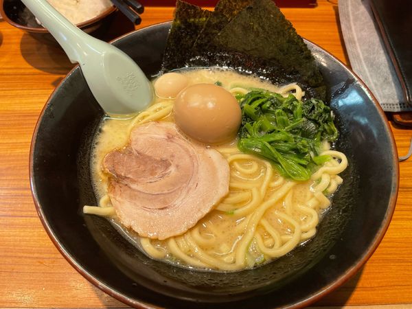 「味玉ラーメン」@横浜家系ラーメン 壱角家 大和桜ヶ丘店の写真