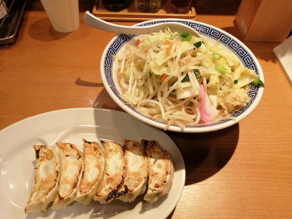 「タンギョウ　(タンメン、餃子)　990円」@トナリ 丸の内店の写真