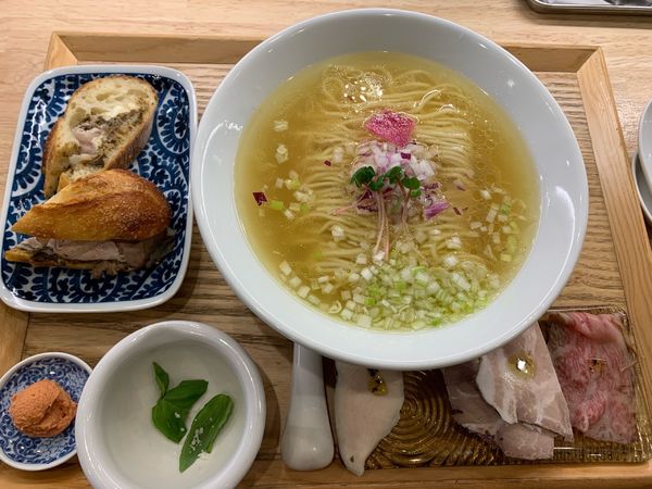 「特潮ラーメンとパン」@だしかのの写真