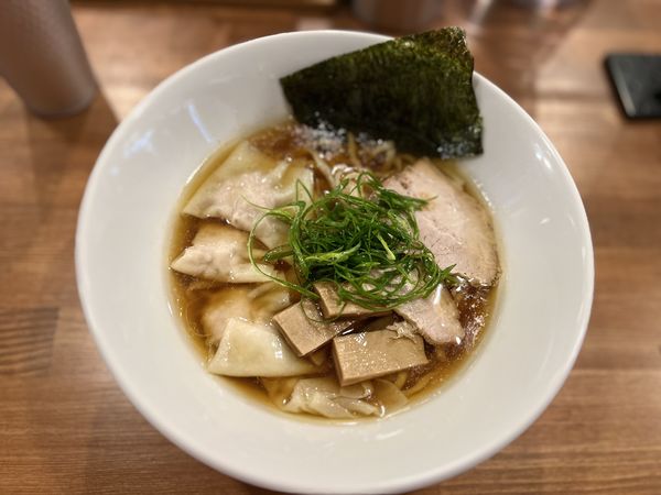 「醤油ワンタン麺 1180円」@麺屋 寛の写真