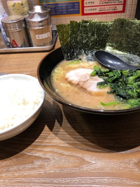 「ラーメン　のり　900円」@横浜家系ラーメン 銀家 川崎銀柳街店の写真