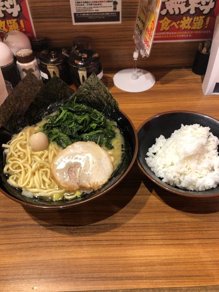 「ラーメン」@横浜家系ラーメン 壱角家 新宿5丁目店の写真