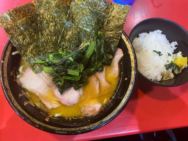 「チャーシューメン小ライス」@家系総本山 ラーメン吉村家の写真