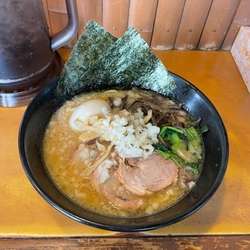 横浜家ラーメン 1,000円。