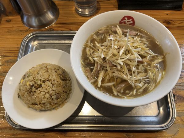 「【限定】ねぎそば（ねぎチャーシュー増し）＋チャーハン」@中華そば まるきの写真