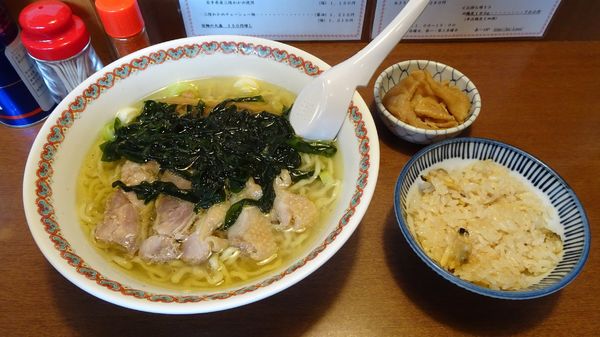 「三陸わかめチャーシュー麺塩味（1,310円）＋Cセット＋鶏皮」@中華そば 嘉一の写真