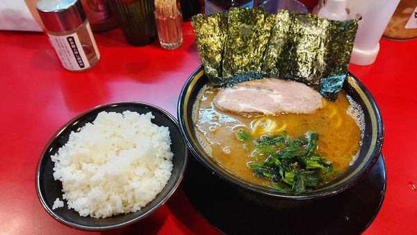 「ラーメン８００円ライス１００円」@家系ラーメン 王道 神道家の写真