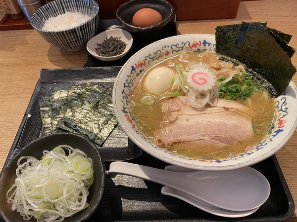 「特製濃厚煮干しそば＋ネギ＋ノリ＋特製卵かけご飯」@中華そば 勝本の写真