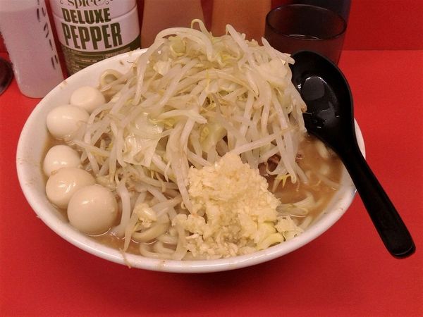 「小ラーメン(790円)＋ウズラ(100円）」@ラーメン二郎 仙台店の写真