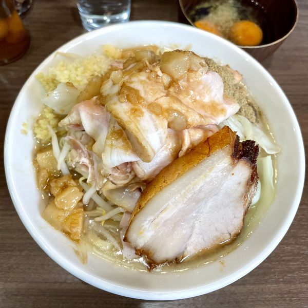 「【限定】煮干屋さんのG系ラーメン+ローストポーク肉増+節玉」@Noodle&Spice curry 今日の1番の写真