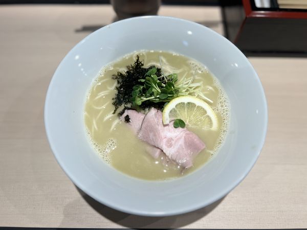 「牡蛎白湯ラーメン 900円」@麺処 ますやの写真